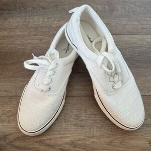 NWOT Universal Thread White Canvas Sneakers